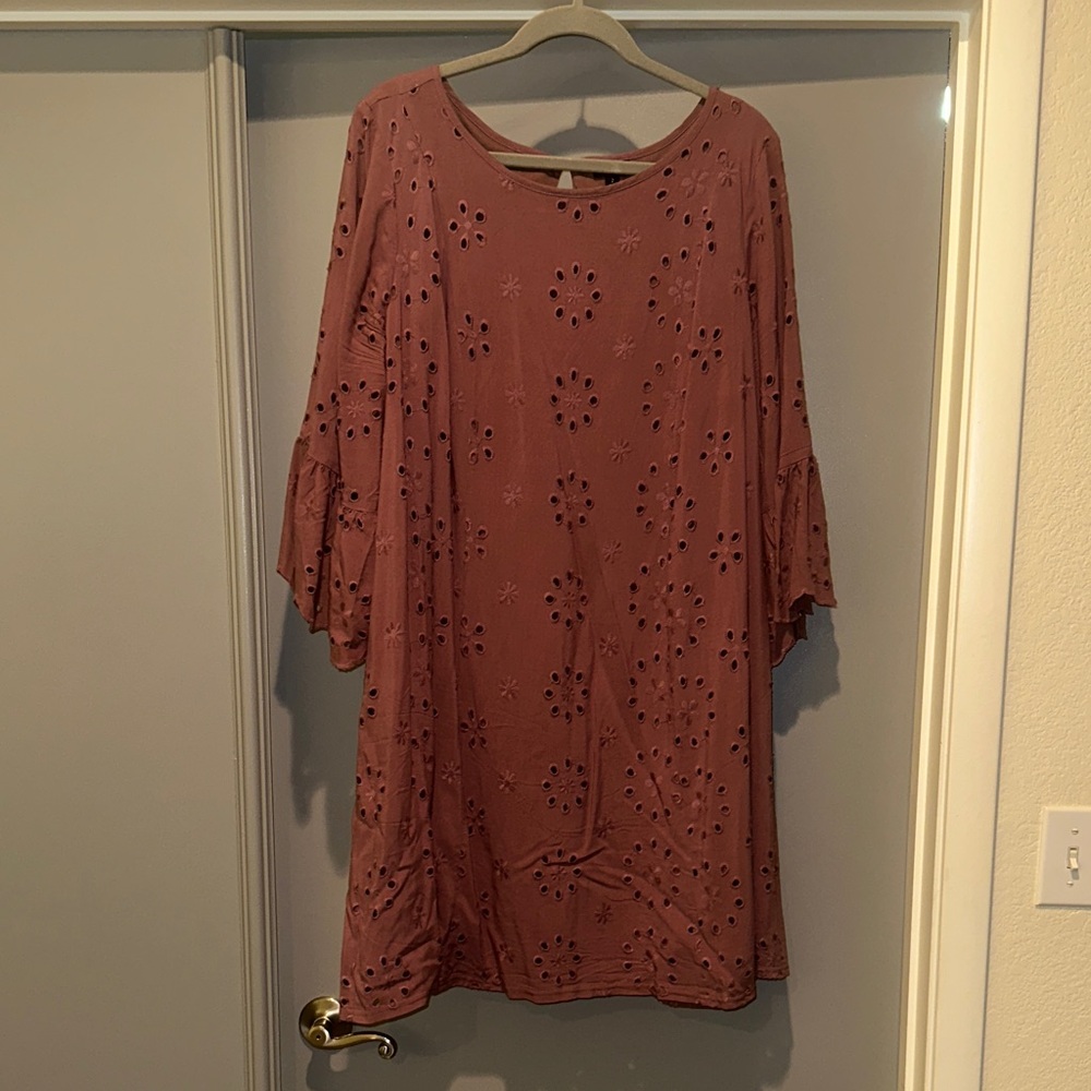 Torrid size 2 Floral Eyelet midi Dress in Mauve